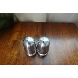 Vintage pair reed and barton salt and pepper‎ shakers